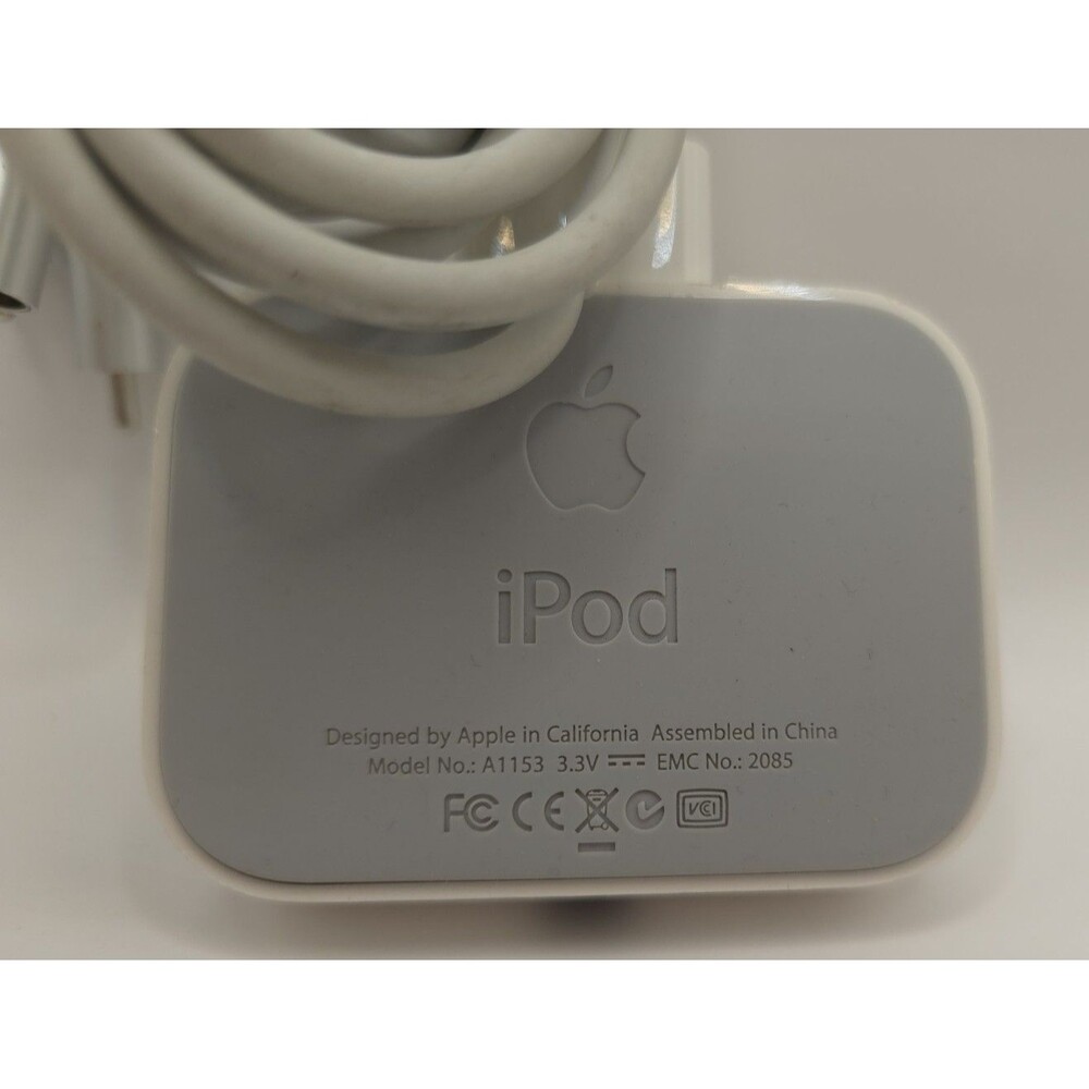 Apple iPod A1153 White Auxiliary Output 30-Pin Universal Charging Dock Kit - Picture 2 of 6